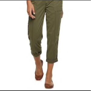 A Pea In The Pod Maternity Capris!